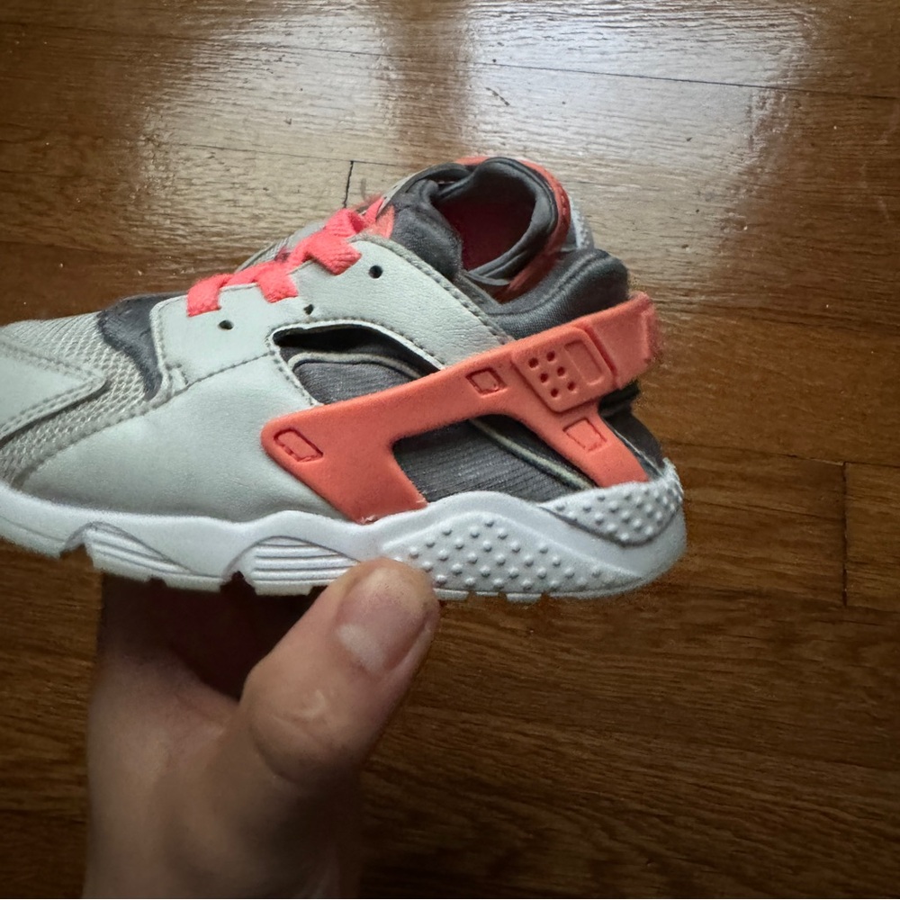 Girls Grey Nike Huarache shoes - Picture 4 of 7